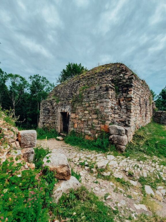 ruiny zamku w lanckoronie